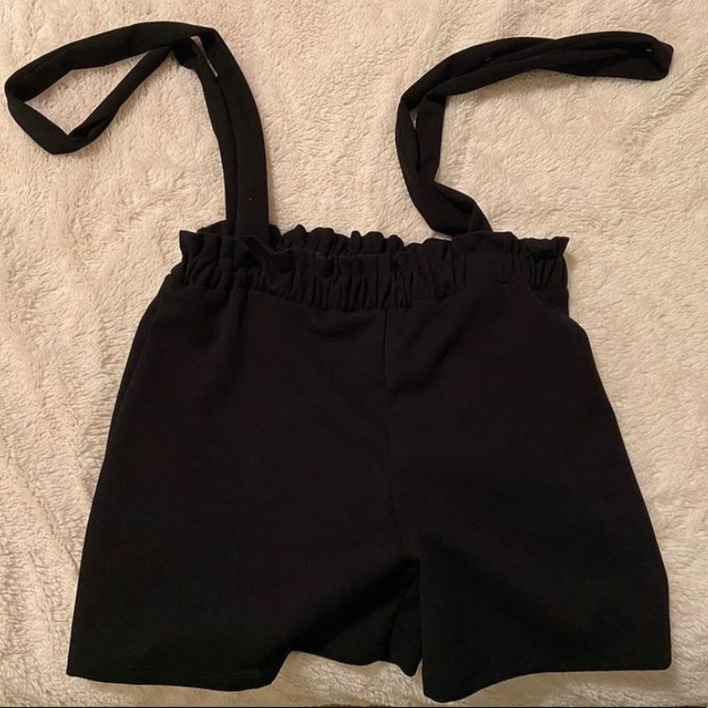 Stretchy cotton shorts with suspenders